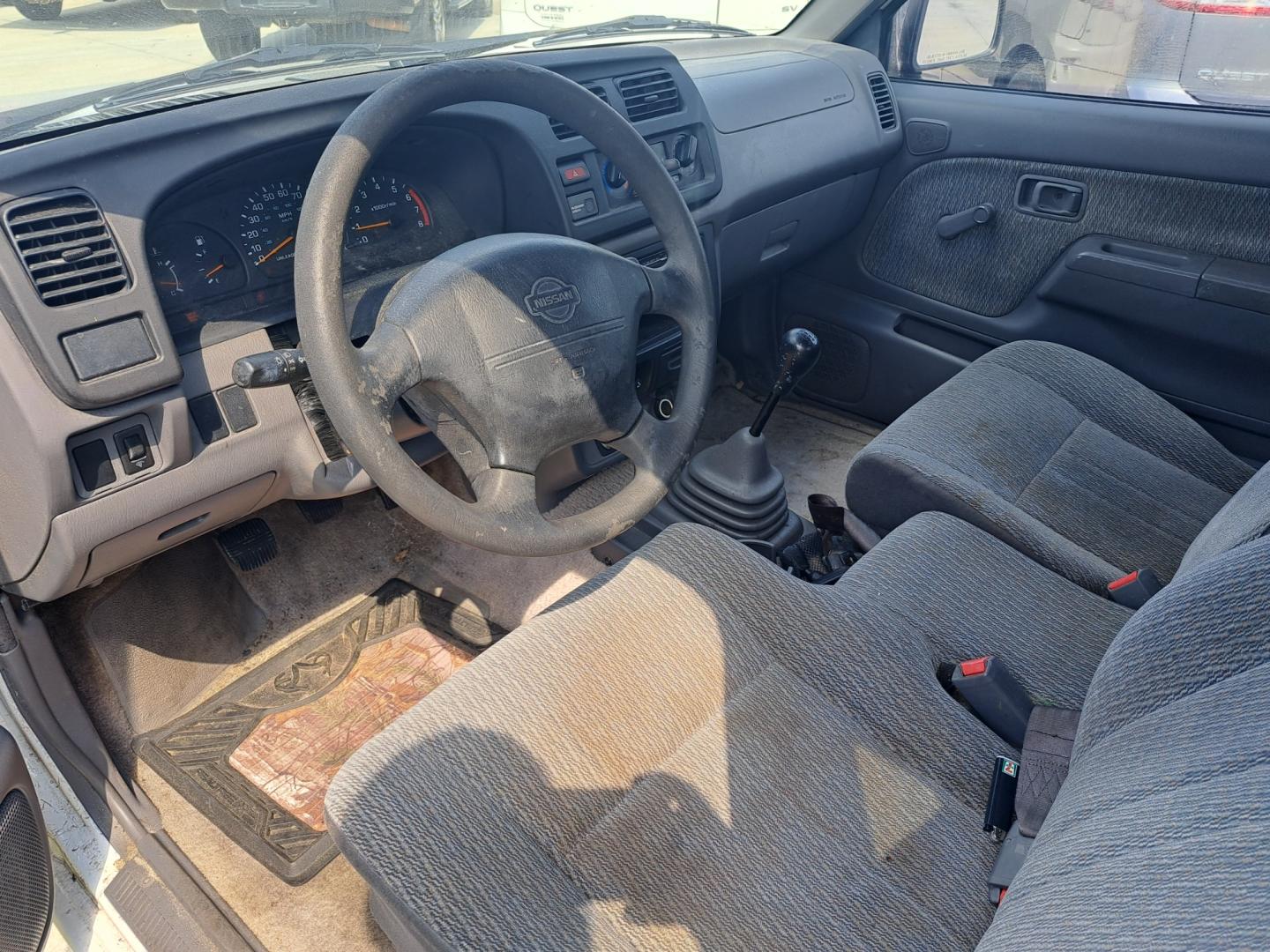 2000 White Nissan Frontier XE King Cab 2WD (1N6DD26S2YC) with an 2.4L L4 DOHC 16V engine, MANUAL TRANSMISSION transmission, located at 1181 Aurora Rd, Melbourne, FL, 32935, (321) 241-1100, 28.132914, -80.639175 - Photo#3